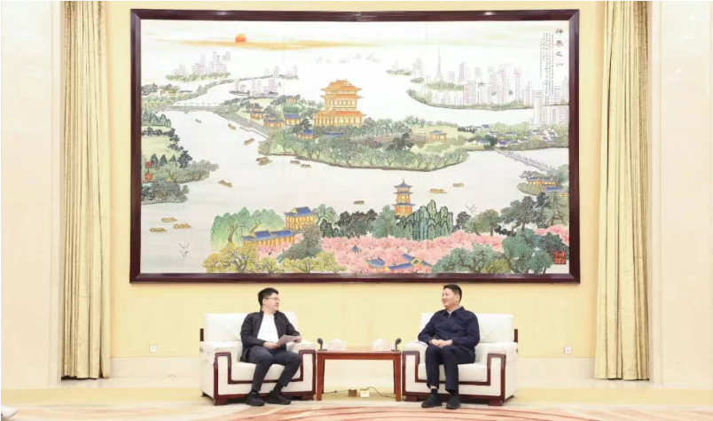 姜冬冬會見全國青聯副主席、蘇州市青年商會會長、亨通集團有限公司總裁崔巍一行