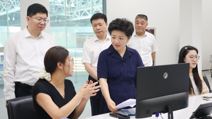 萬聞華開展“我陪群眾（企業）走流程”活動
