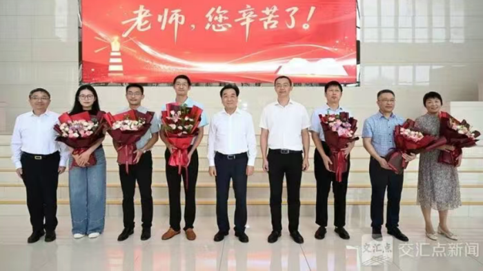 省委書記信長星到泰州市看望慰問一線教職員工